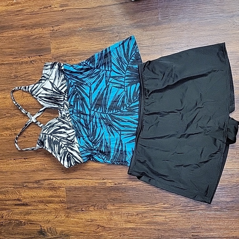 Apt 9 bathsuit woman size 16 bottom are inches off band size 16 new with tags